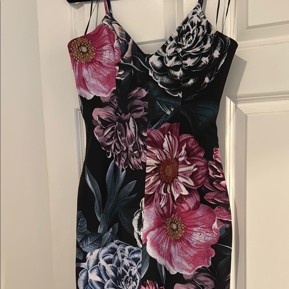 Keepsake Riptide Dress - Medium - Picture 4 of 7